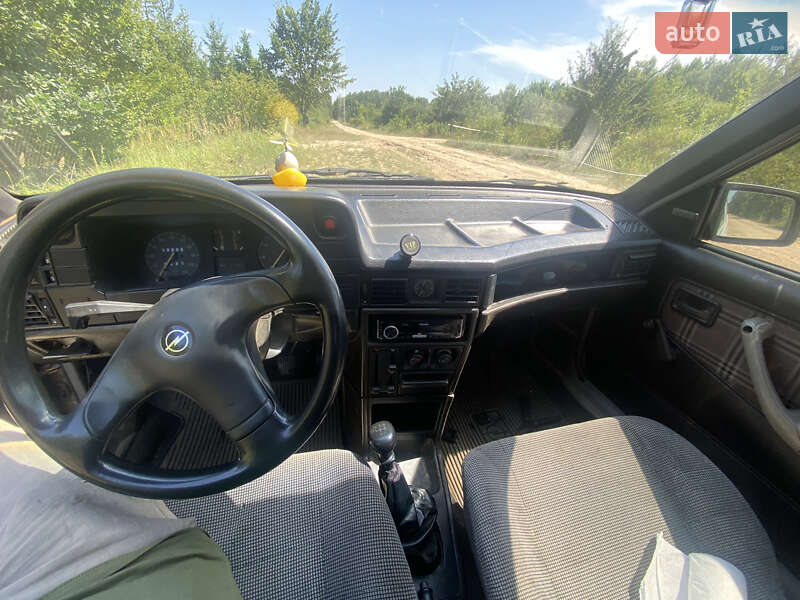 Хэтчбек Opel Kadett 1987 в Черновцах