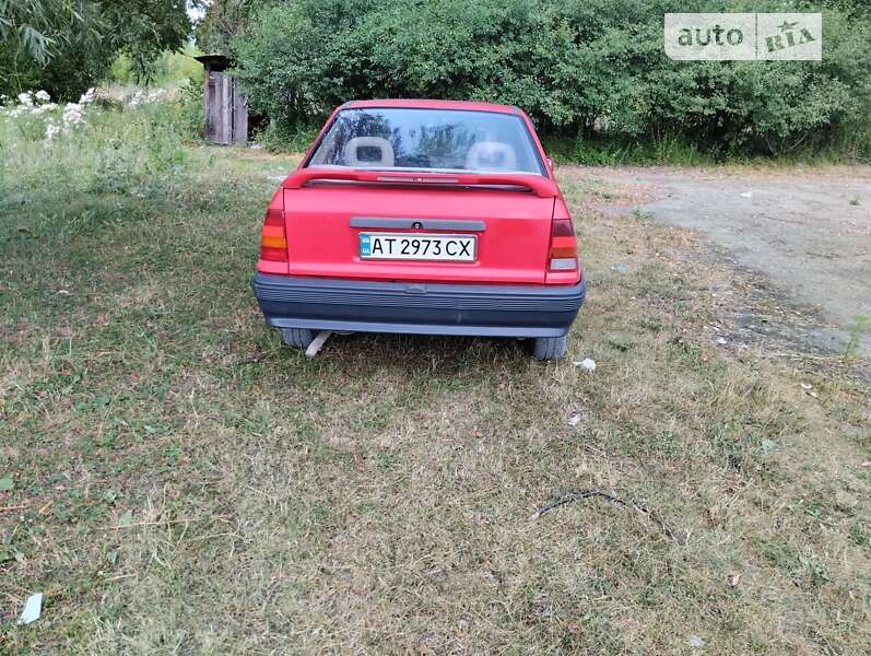 Седан Opel Kadett 1990 в Обертине