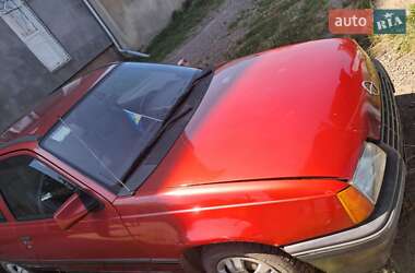 Хэтчбек Opel Kadett 1988 в 