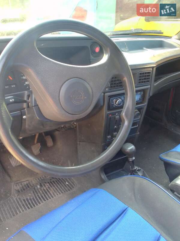 Седан Opel Kadett 1989 в Кременчуге