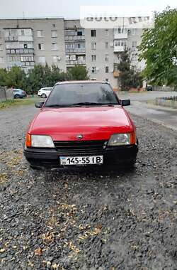 Хэтчбек Opel Kadett 1986 в Звягеле