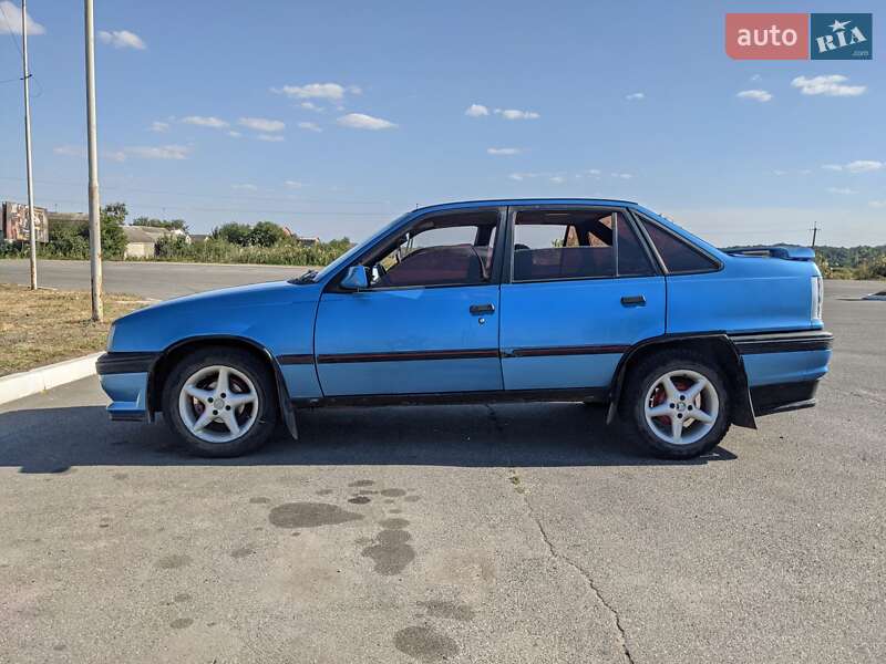 Седан Opel Kadett 1988 в Надворной