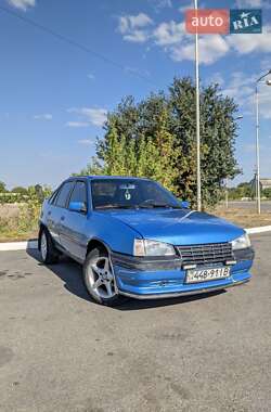 Седан Opel Kadett 1988 в Надворной