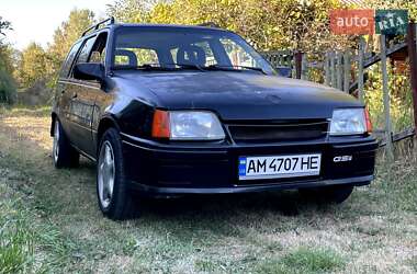 Універсал Opel Kadett 1988 в Житомирі