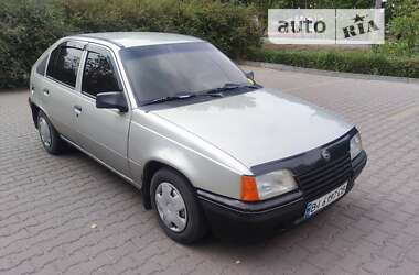 Хэтчбек Opel Kadett 1986 в Миргороде