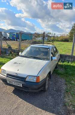 Седан Opel Kadett 1988 в Хусті