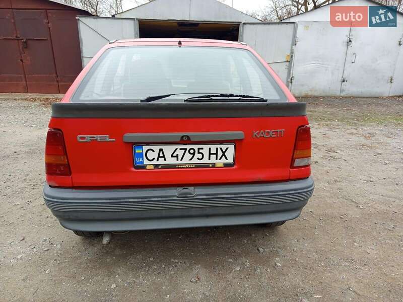 Хэтчбек Opel Kadett 1987 в Смеле