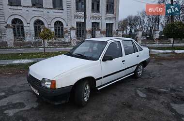 Седан Opel Kadett 1988 в Хоролі