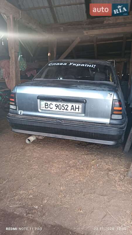 Седан Opel Kadett 1988 в Гвоздеце