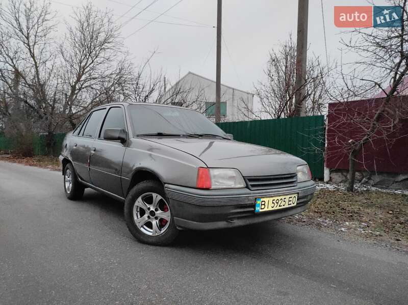 Седан Opel Kadett 1988 в Миргороде