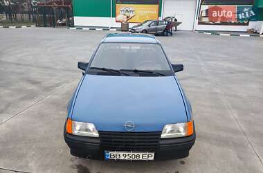 Седан Opel Kadett 1988 в Павлограде