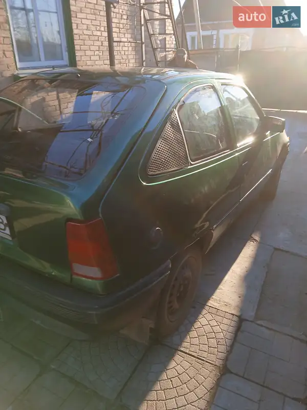 Opel Kadett 1985 VIN W0L000033F5180140 фото оголошення 4 з 42