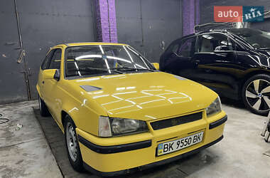 Хэтчбек Opel Kadett 1987 в Ровно