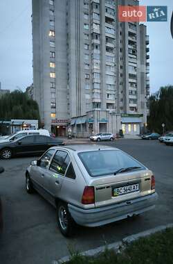 Хэтчбек Opel Kadett 1990 в 