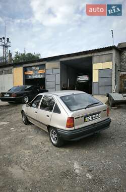 Хэтчбек Opel Kadett 1990 в 
