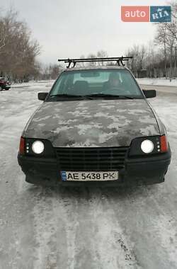 Седан Opel Kadett 1986 в Днепре