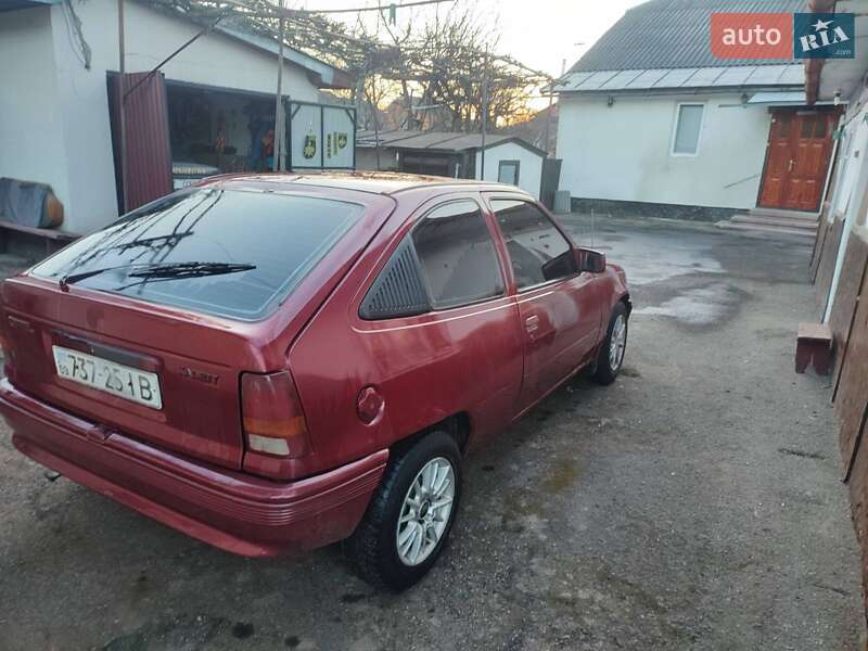 Хэтчбек Opel Kadett 1985 в Ивано-Франковске