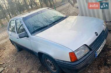 Хэтчбек Opel Kadett 1988 в Ольшанке