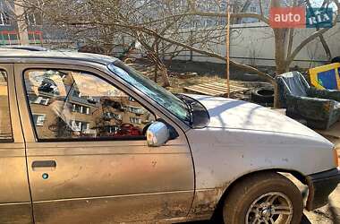 Седан Opel Kadett 1988 в Кропивницькому