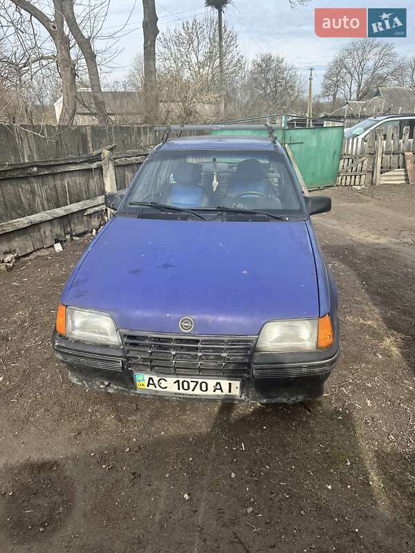 Хетчбек Opel Kadett 1987 в Білогір'ї