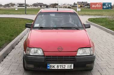 Хэтчбек Opel Kadett 1987 в 