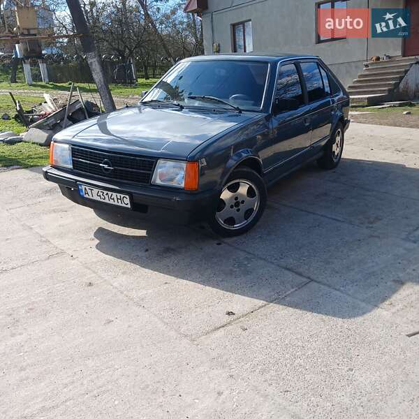 Седан Opel Kadett 1984 в 