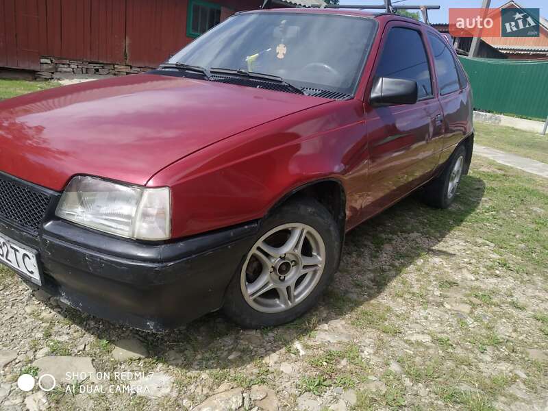 Хэтчбек Opel Kadett 1985 в 