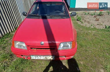 Хэтчбек Opel Kadett 1985 в 