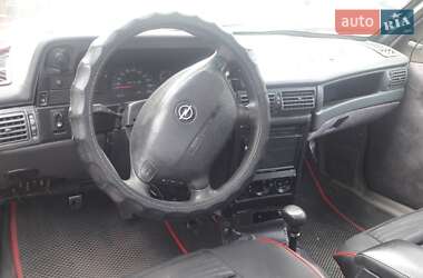 Хэтчбек Opel Kadett 1989 в 
