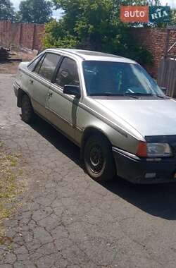 Седан Opel Kadett 1986 в Рівному