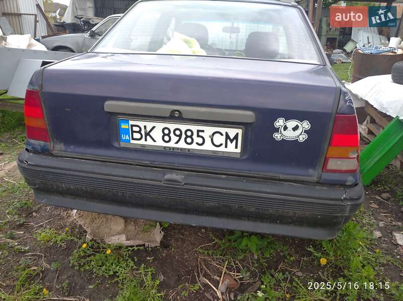 Седан Opel Kadett 1988 в Здолбуніві