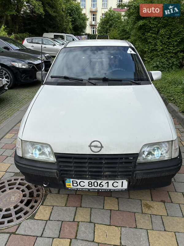 Хетчбек Opel Kadett 1988 в 