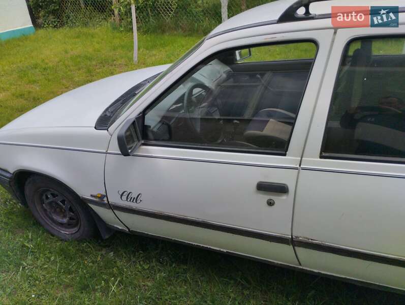 Универсал Opel Kadett 1988 в Березному