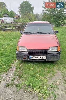Хэтчбек Opel Kadett 1985 в Городке