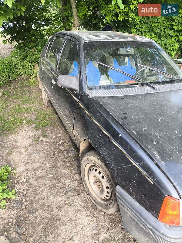 Хэтчбек Opel Kadett 1988 в Виннице