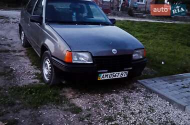 Седан Opel Kadett 1988 в Подволочиске