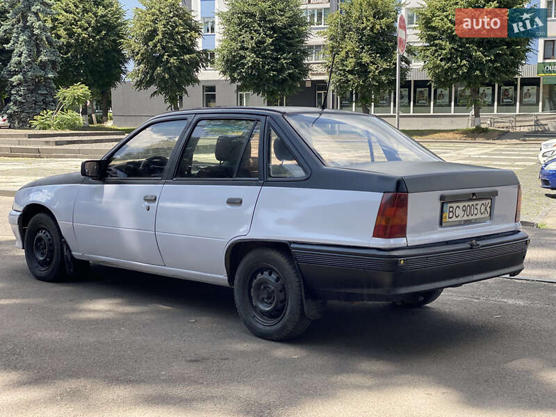 Седан Opel Kadett 1986 в Рівному