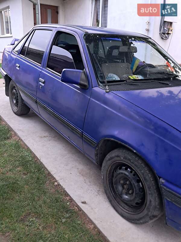 Седан Opel Kadett 1990 в Калуші