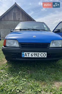 Седан Opel Kadett 1990 в Жидачове