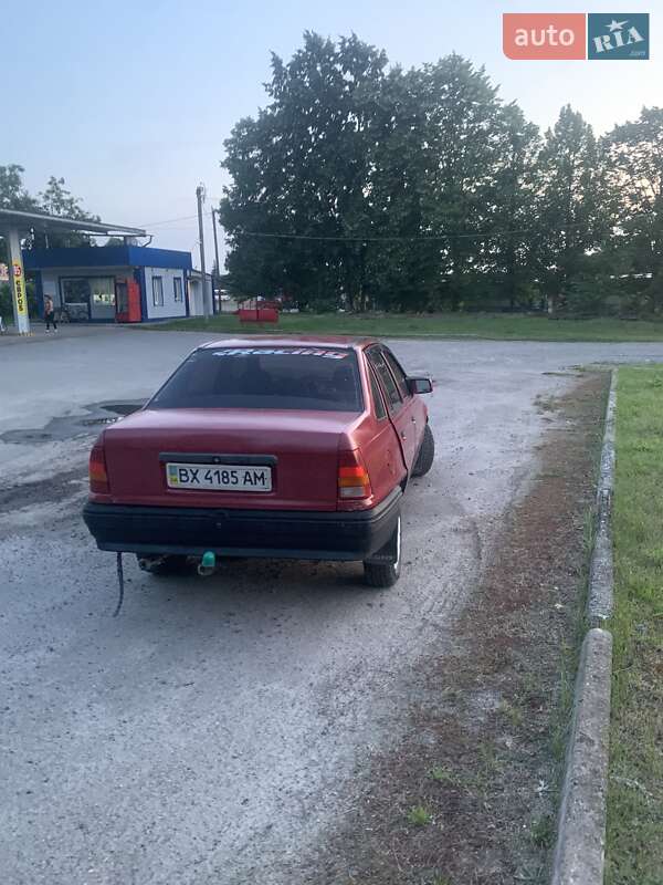 Седан Opel Kadett 1991 в Кременце
