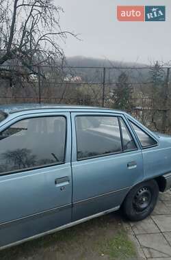 Седан Opel Kadett 1988 в Кременці