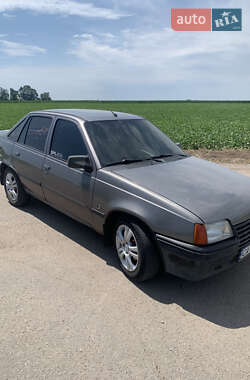 Седан Opel Kadett 1988 в Мироновке