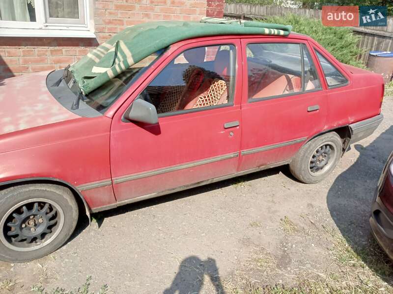 Седан Opel Kadett 1988 в Ізюмі