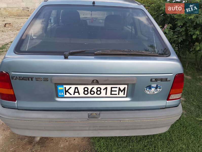 Седан Opel Kadett 1989 в Звягеле