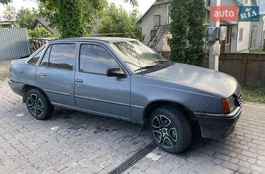 Седан Opel Kadett 1986 в Чернівцях
