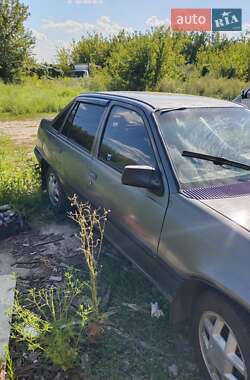 Седан Opel Kadett 1987 в Харькове