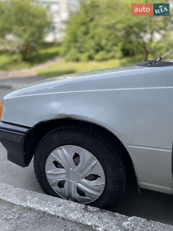 Седан Opel Kadett 1988 в Львове