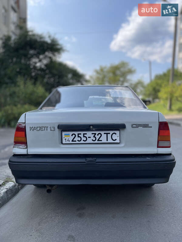 Седан Opel Kadett 1988 в Львове
