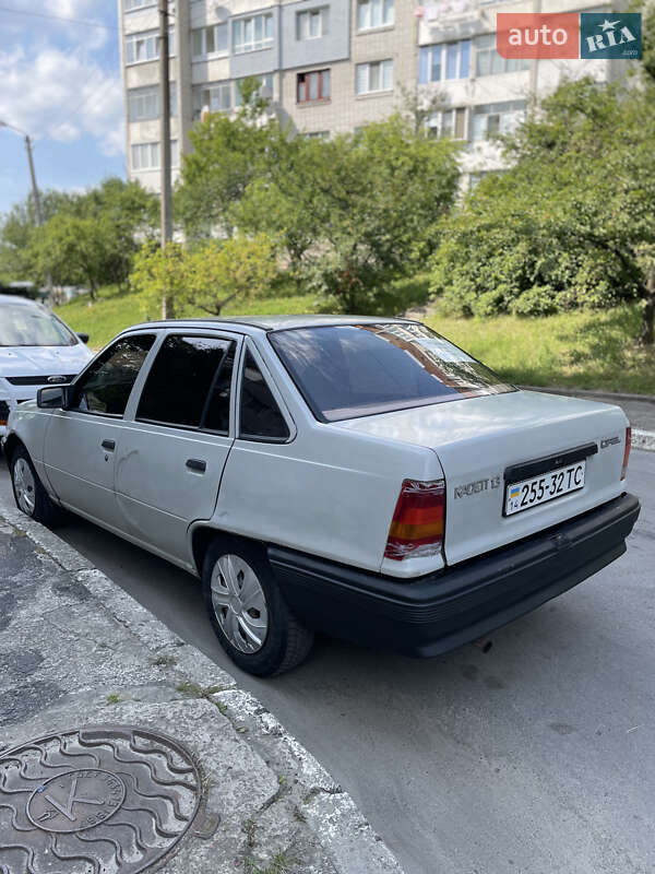 Седан Opel Kadett 1988 в Львове