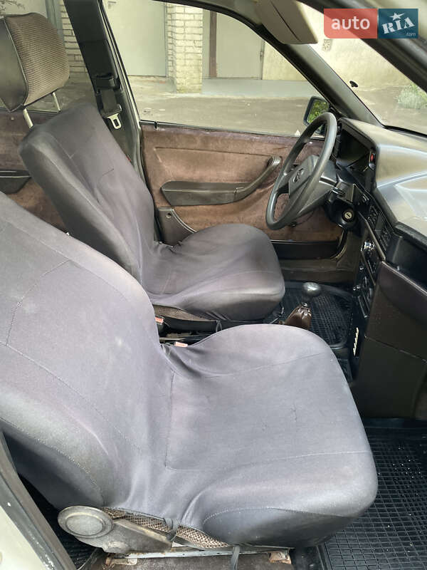 Седан Opel Kadett 1988 в Львове